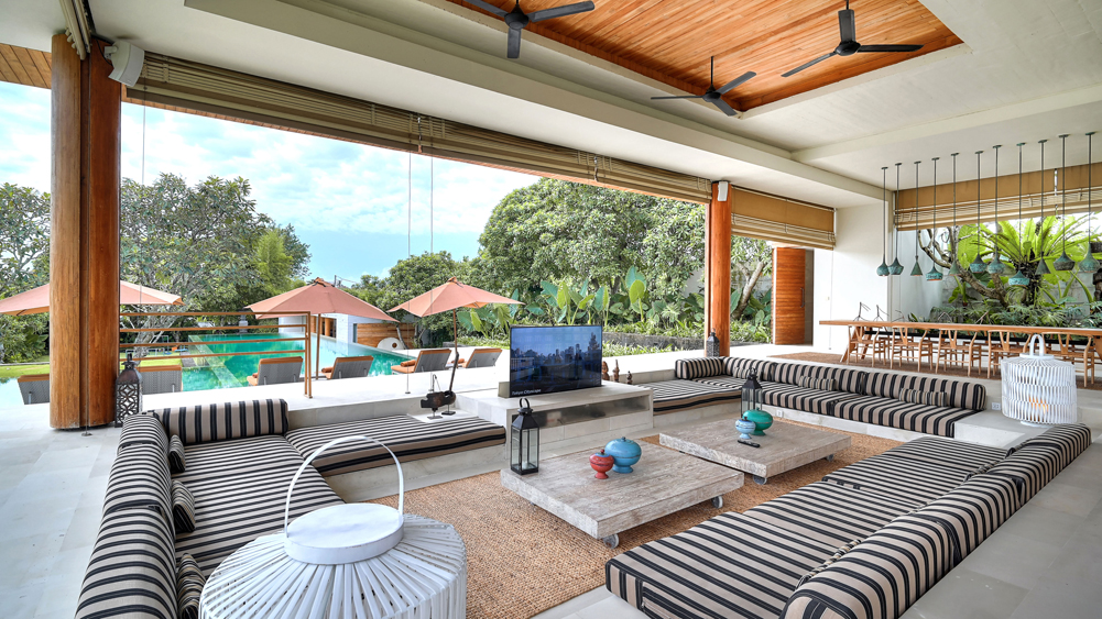 The Iman Villa - Relaxing open dining and living area